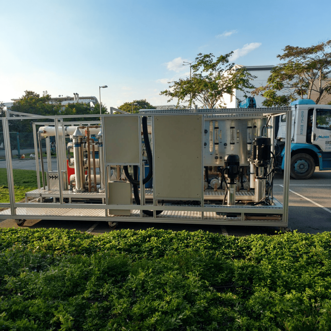 Sistema de filtração industrial com membranas instalado em ambiente externo pela PAM